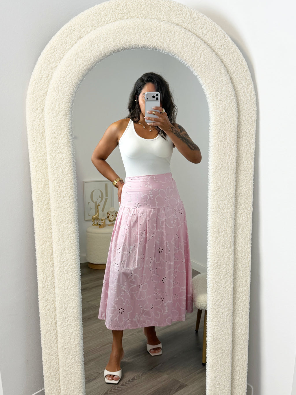 FALDA BORDADA ROSA