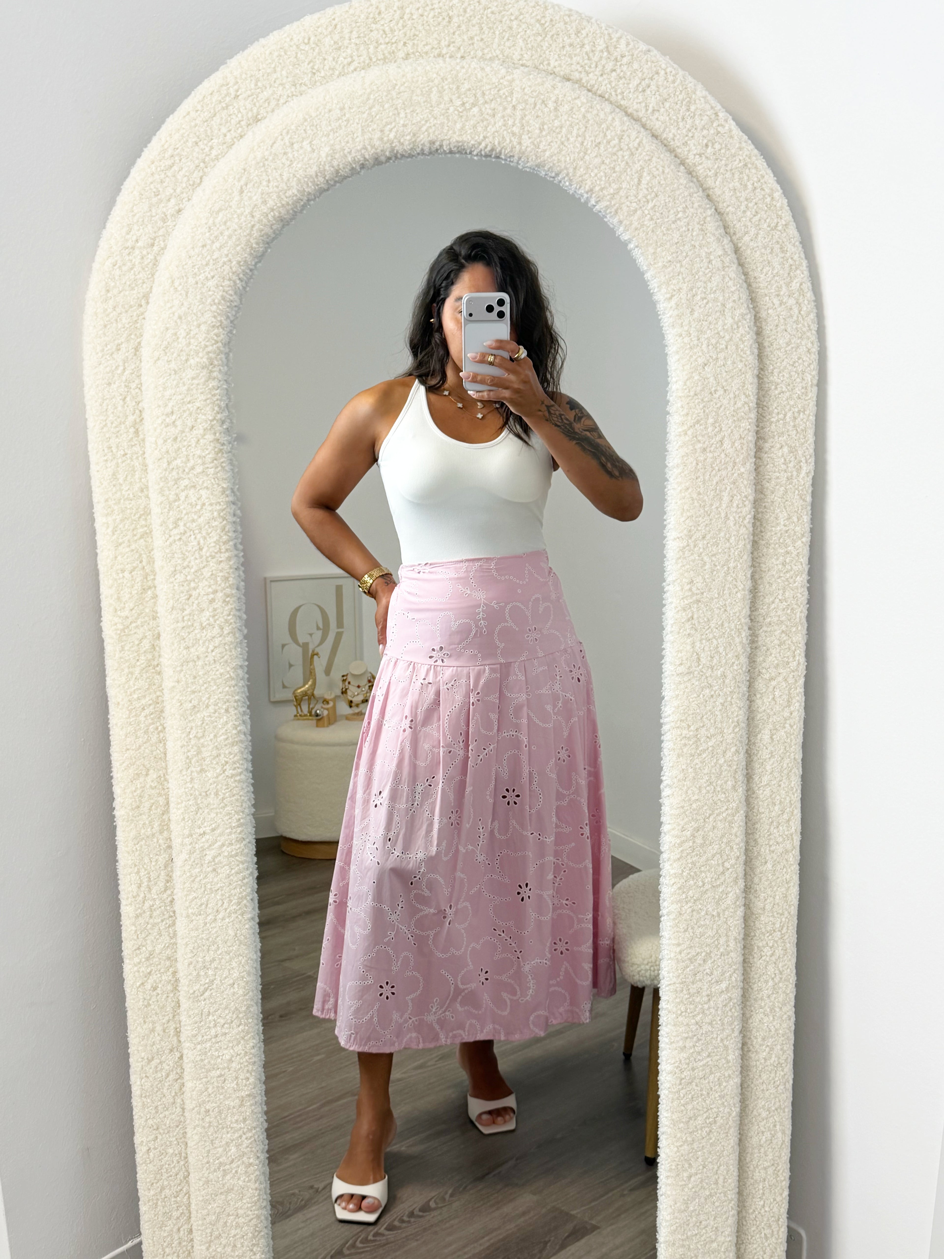 FALDA BORDADA ROSA