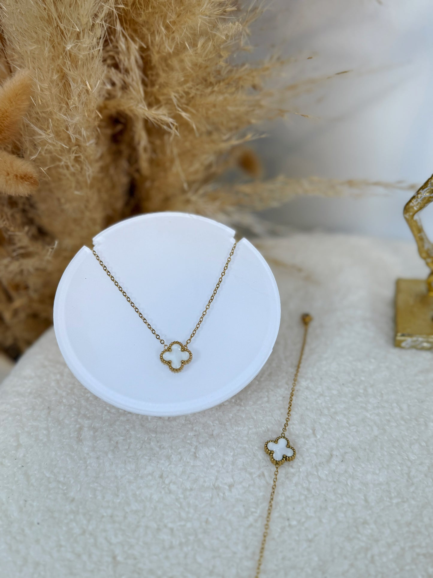 Pulsera Trébol blanca