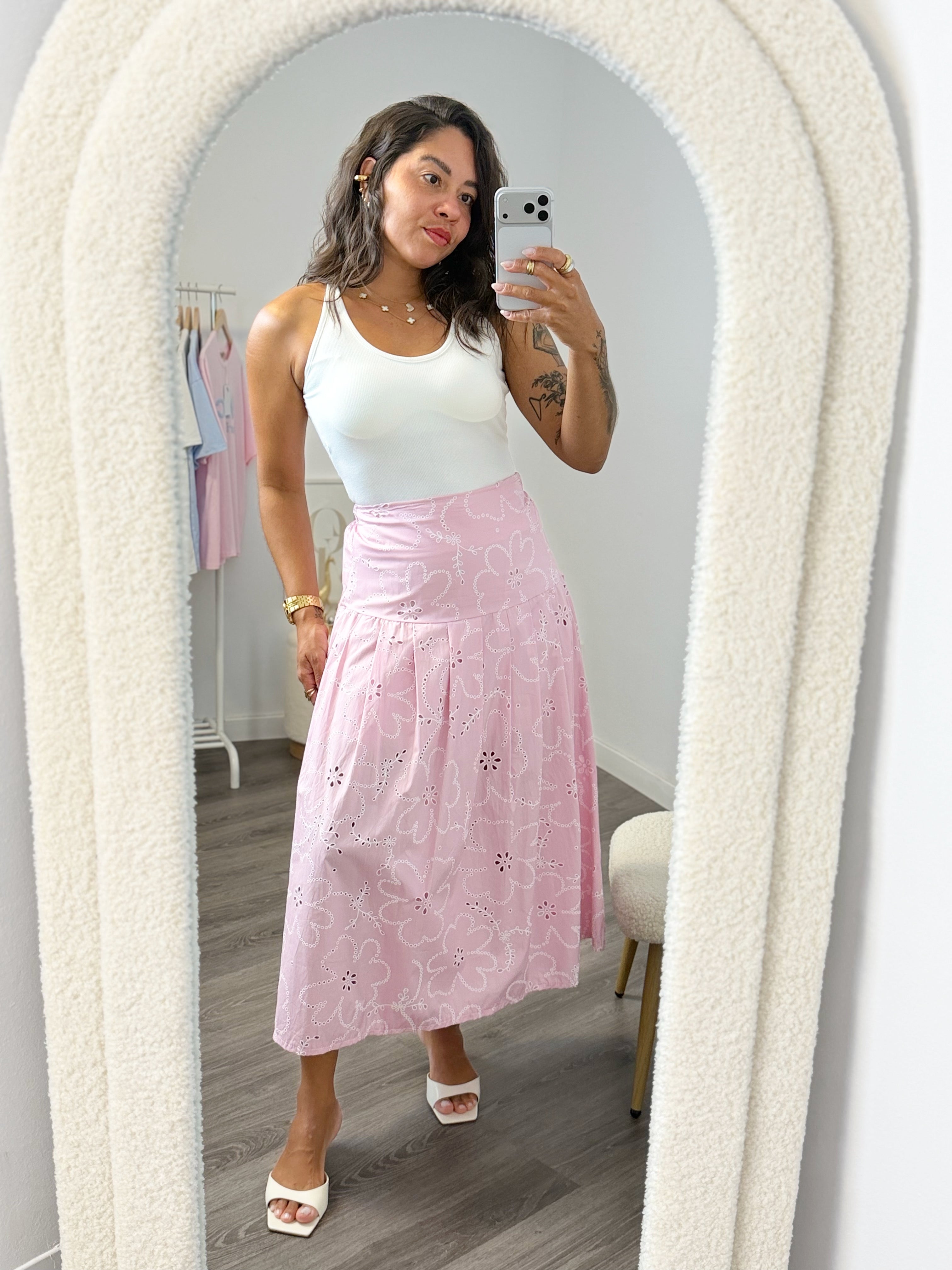 FALDA BORDADA ROSA
