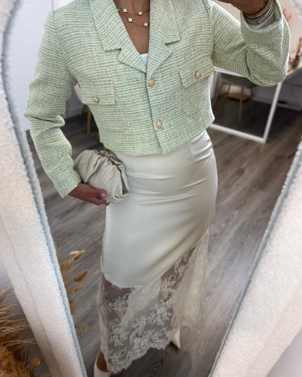 Falda satinada con encaje Beige