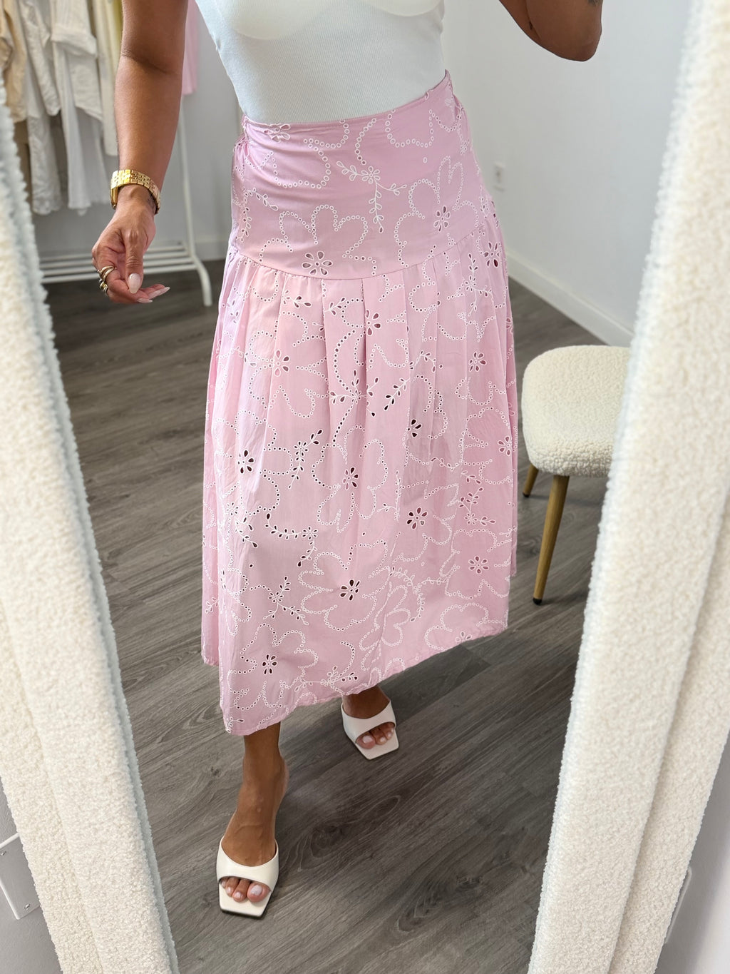 FALDA BORDADA ROSA
