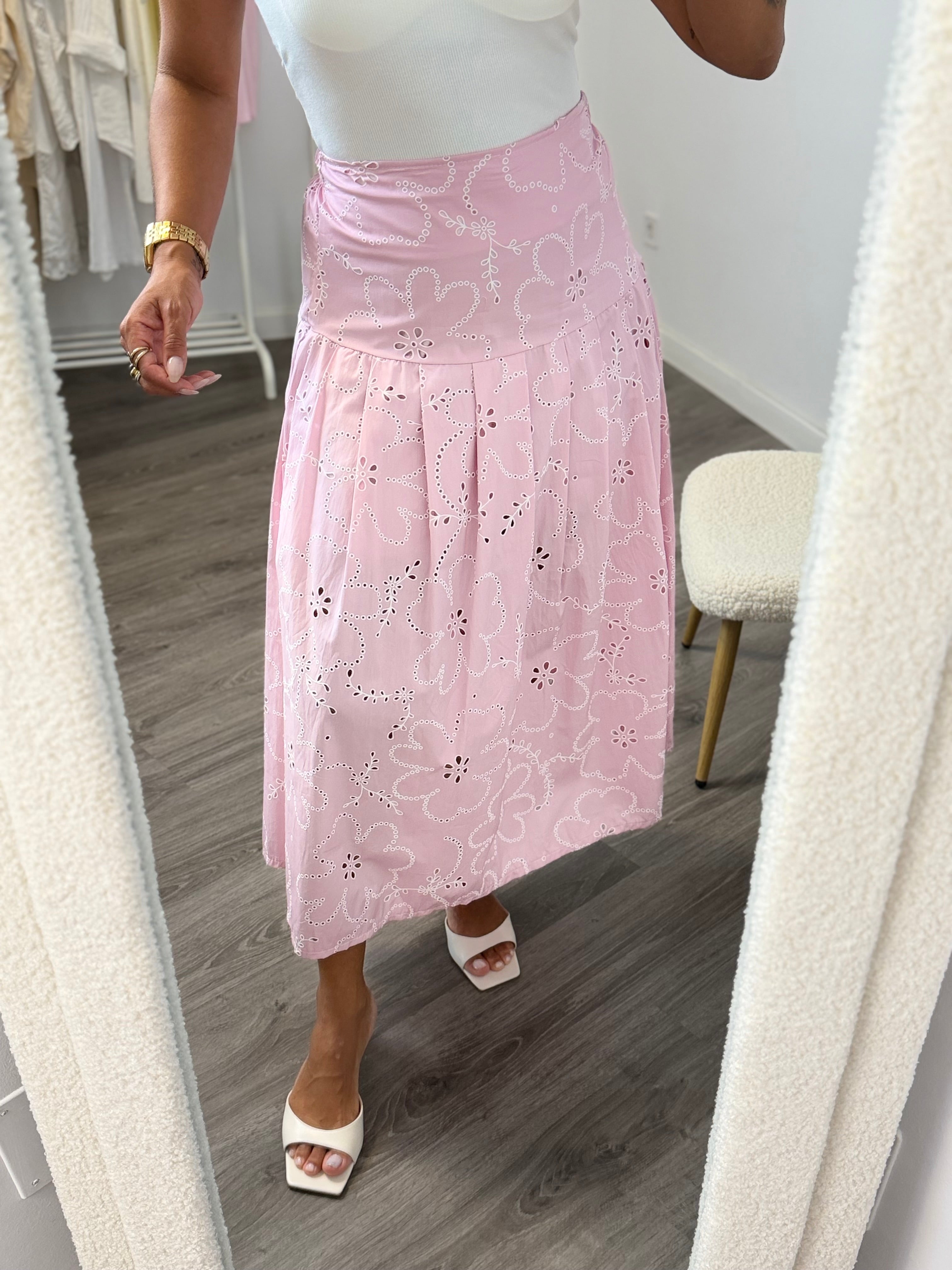 FALDA BORDADA ROSA