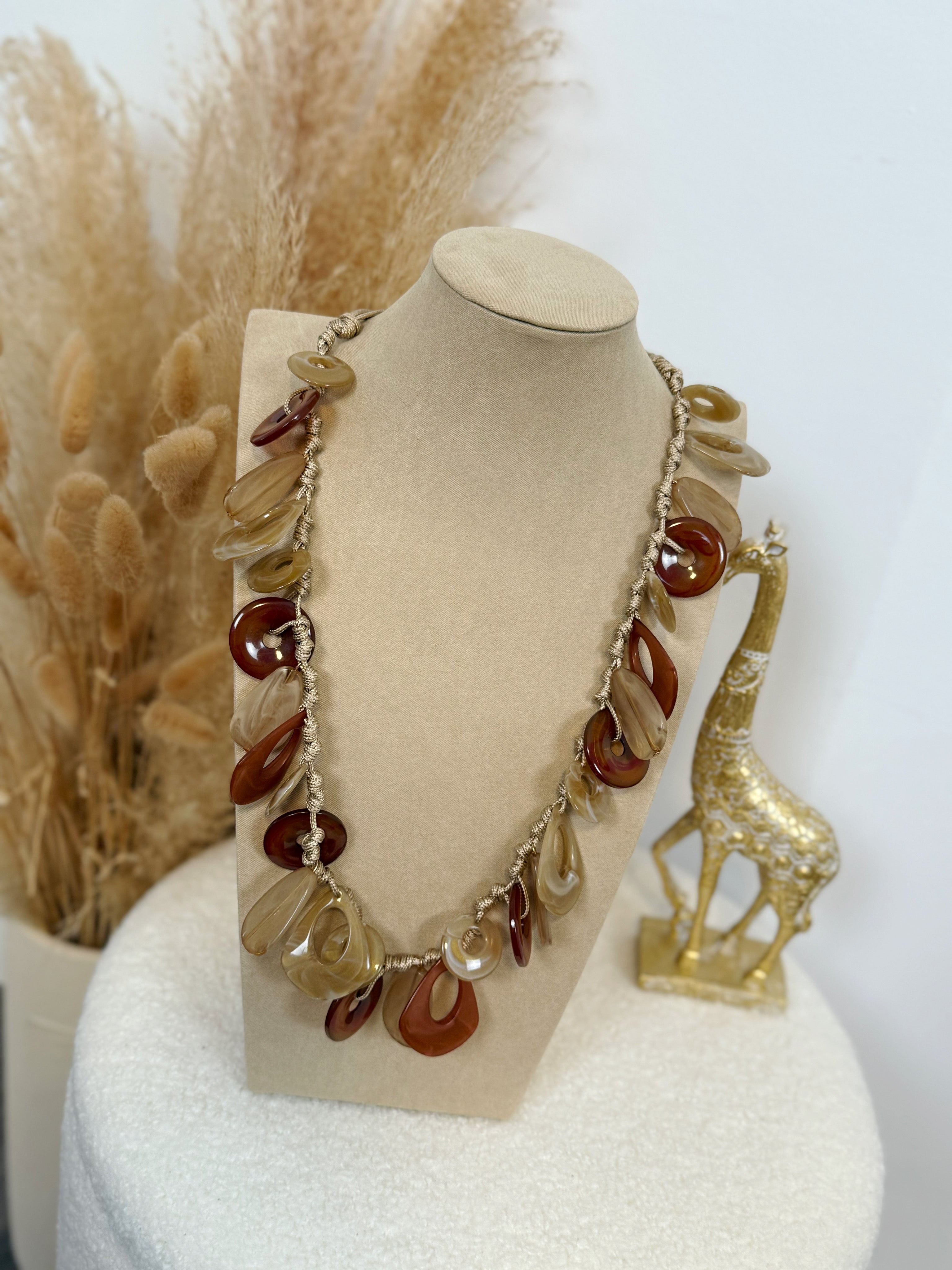 Collar Barroco caramelo